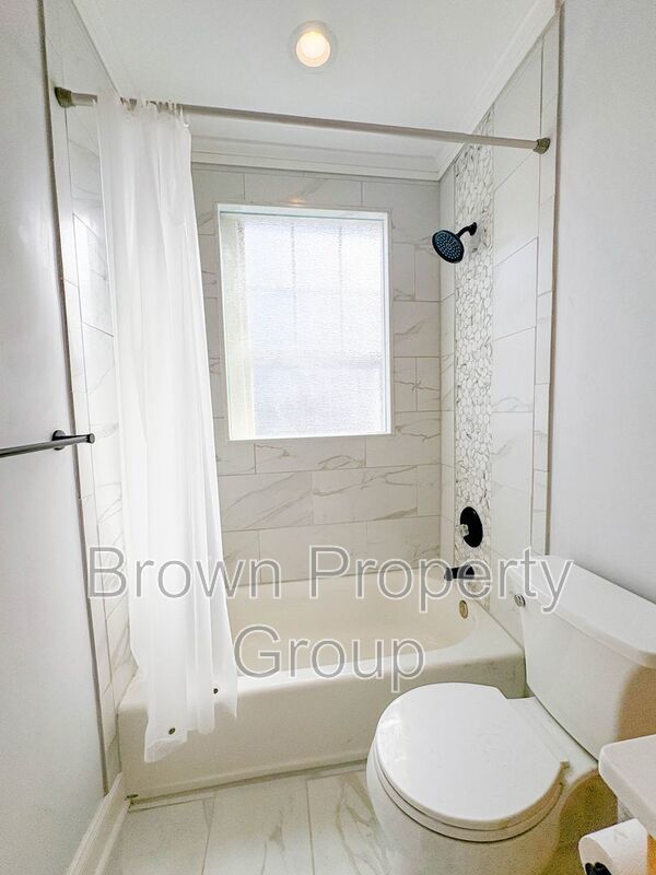 FIRST MONTH RENT FREE! Downtown Living! 2 Bedroom 2 Bath Apartment (No Pets) property image