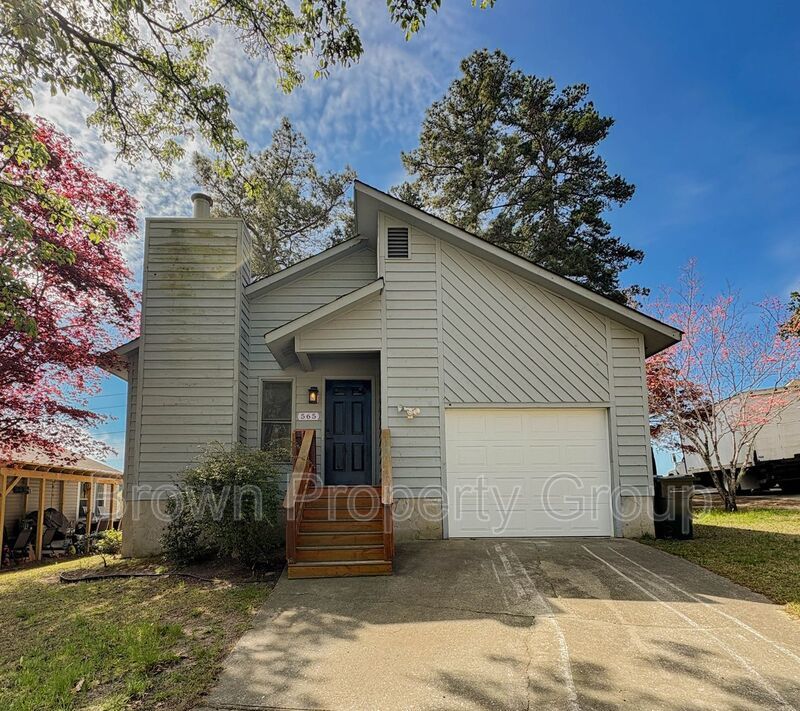 3 Bedroom 2 Bathroom Home- Small Pets Okay property image