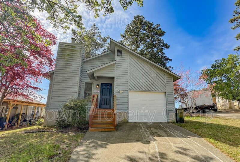 3 Bedroom 2 Bathroom Home- Small Pets Okay property image