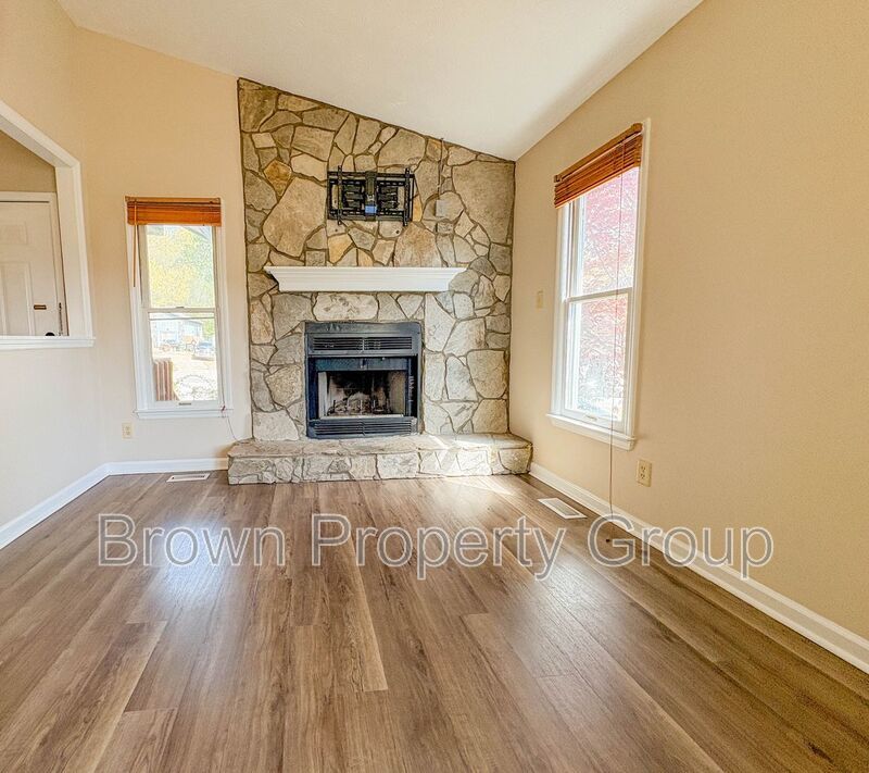 3 Bedroom 2 Bathroom Home- Small Pets Okay property image