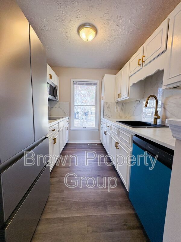 3 Bedroom 2 Bathroom Home- Small Pets Okay property image