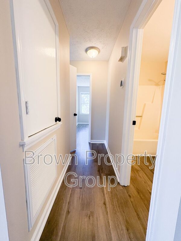 3 Bedroom 2 Bathroom Home- Small Pets Okay property image