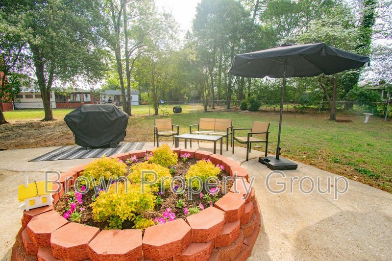 Coming Soon! 4 Bedroom 2 Bathroom Home: Pets Okay! property image