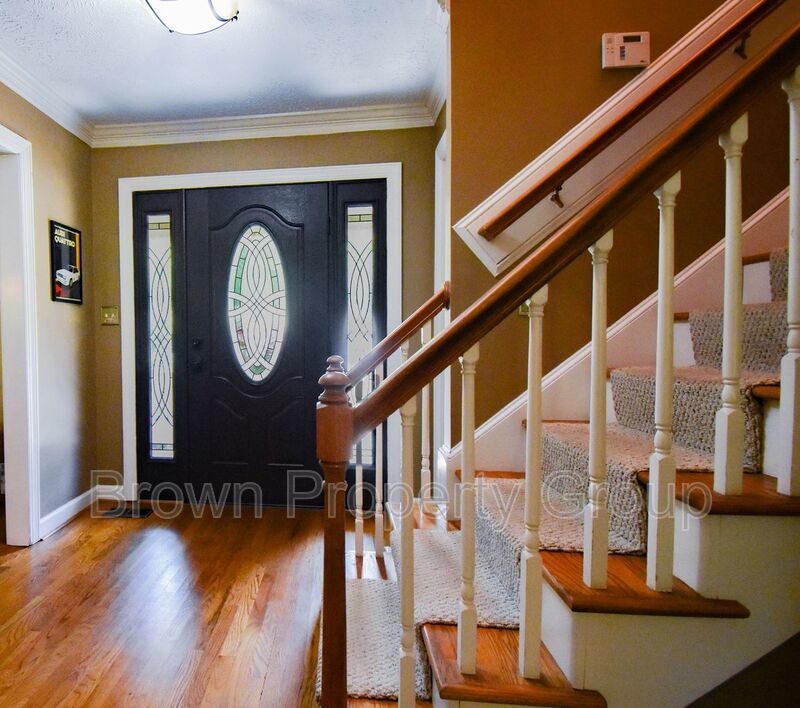 4 Bedroom 2.5 Bathroom With A Large Deck and 2 Car Garage! Near Methodist University property image