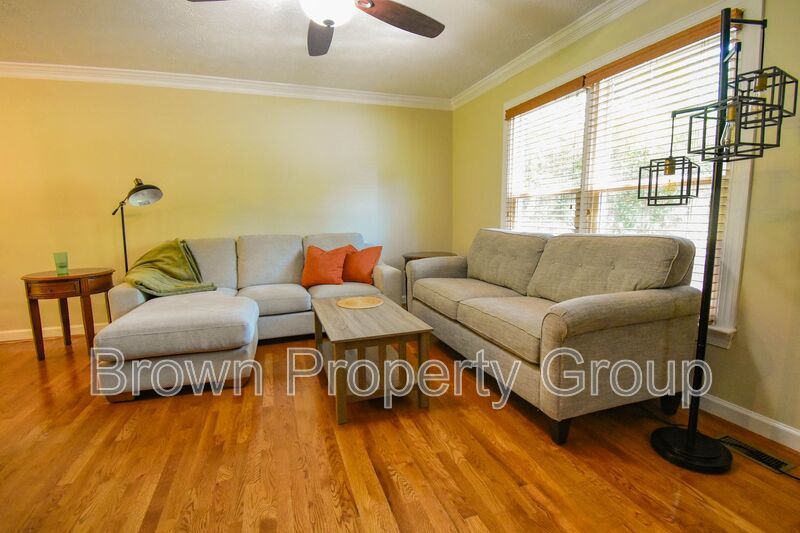 4 Bedroom 2.5 Bathroom With A Large Deck and 2 Car Garage! Near Methodist University property image