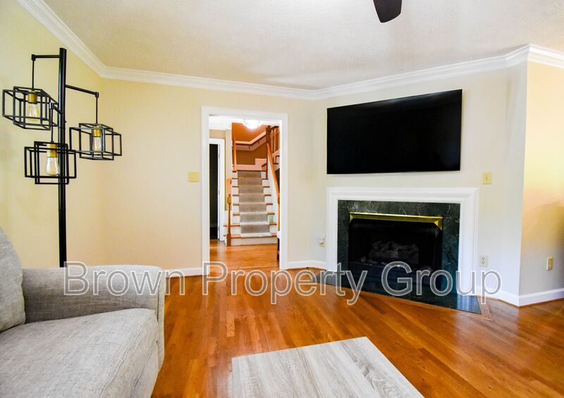 4 Bedroom 2.5 Bathroom With A Large Deck and 2 Car Garage! Near Methodist University property image
