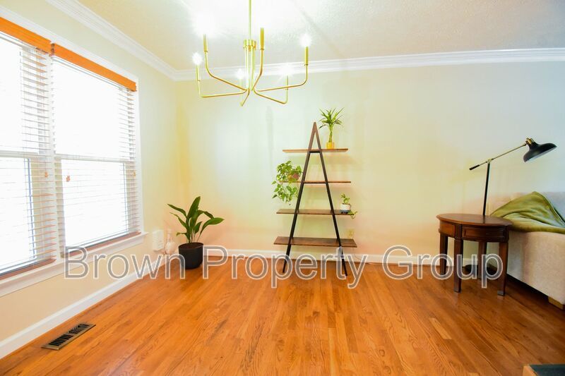 4 Bedroom 2.5 Bathroom With A Large Deck and 2 Car Garage! Near Methodist University property image