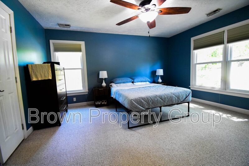 4 Bedroom 2.5 Bathroom With A Large Deck and 2 Car Garage! Near Methodist University property image