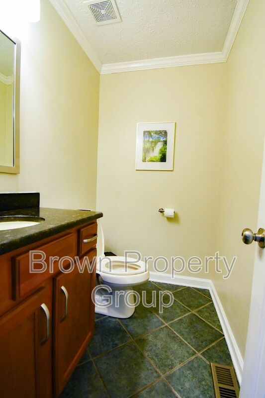 4 Bedroom 2.5 Bathroom With A Large Deck and 2 Car Garage! Near Methodist University property image