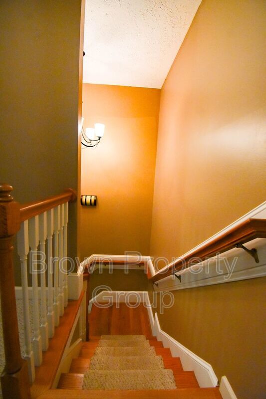 4 Bedroom 2.5 Bathroom With A Large Deck and 2 Car Garage! Near Methodist University property image