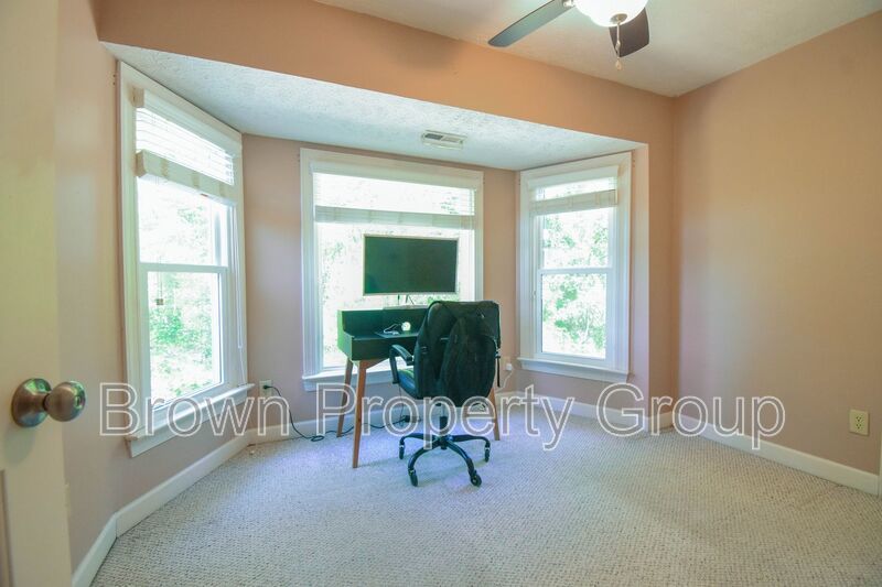 4 Bedroom 2.5 Bathroom With A Large Deck and 2 Car Garage! Near Methodist University property image