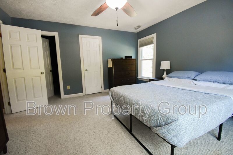 4 Bedroom 2.5 Bathroom With A Large Deck and 2 Car Garage! Near Methodist University property image
