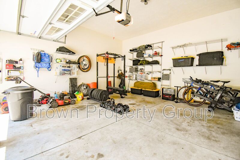 4 Bedroom 2.5 Bathroom With A Large Deck and 2 Car Garage! Near Methodist University property image