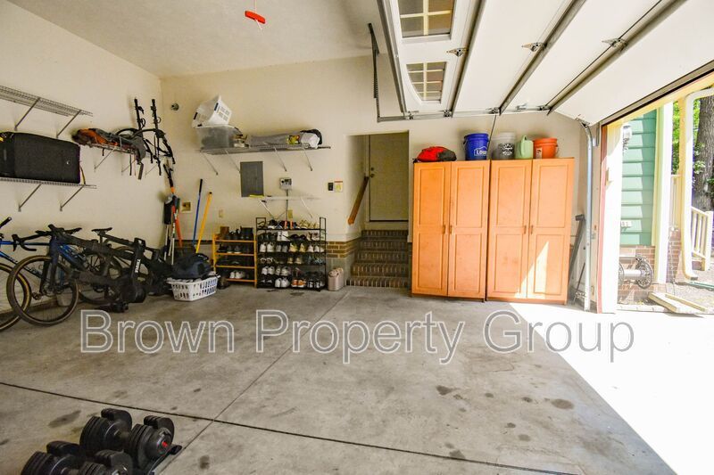 4 Bedroom 2.5 Bathroom With A Large Deck and 2 Car Garage! Near Methodist University property image