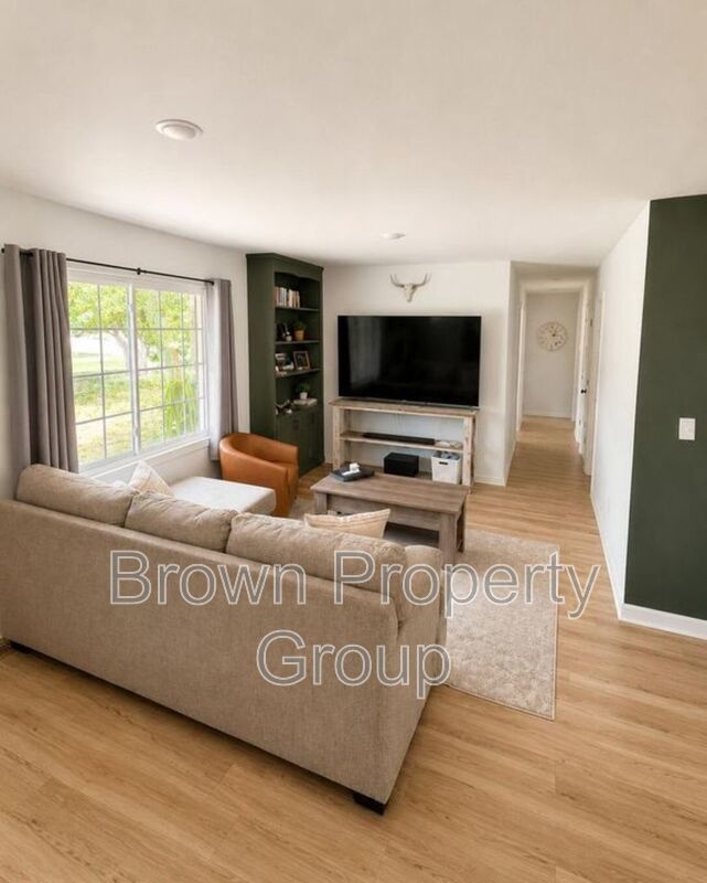 Available August 1! 4 Bedroom 2 Bathroom Ranch - Dogs Okay! property image
