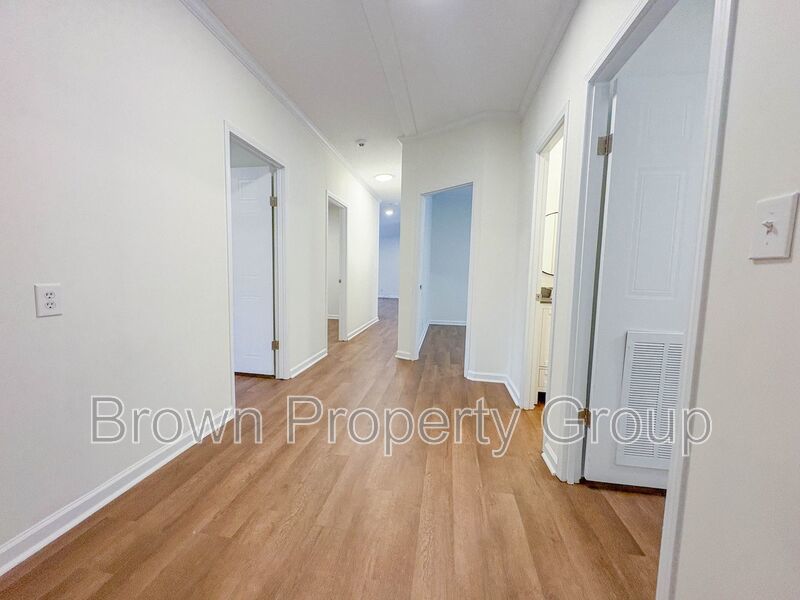 4 Bedroom, 2 Bathroom: Pets Allowed! property image